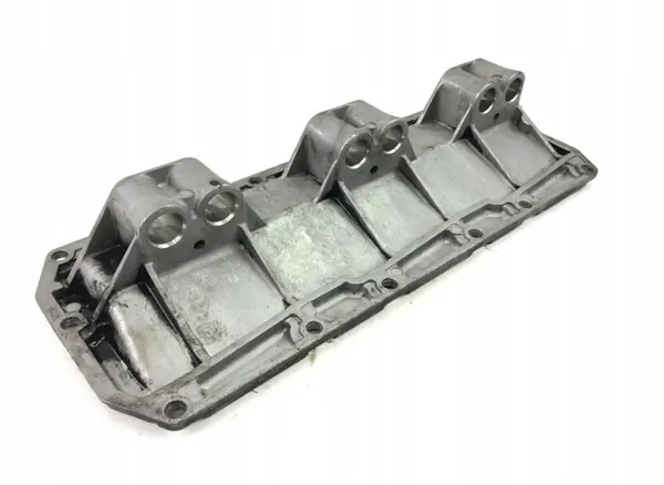 Tapa lateral motor Scania OEM 1301019 - Usado image 3