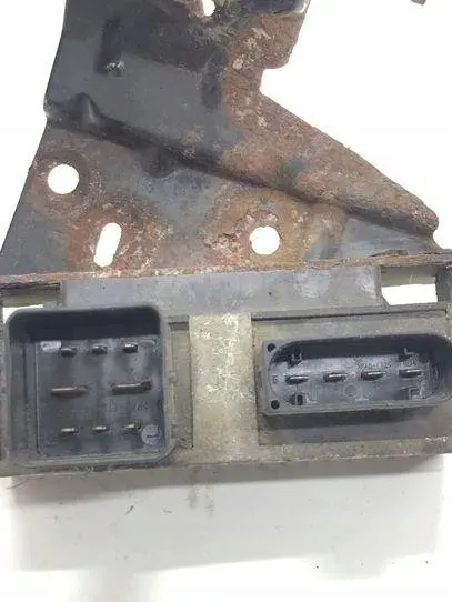Relais de ventilateur radiateur OEM 82005536021 Renault image 4