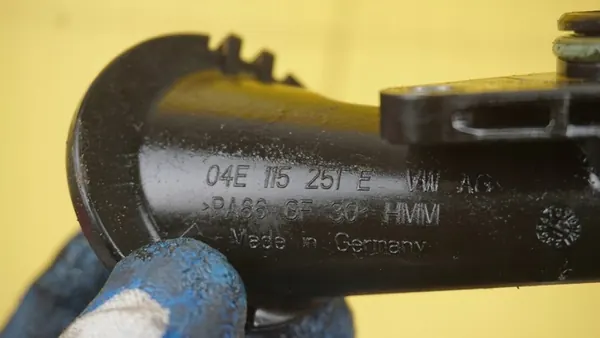 A3 8V LEON GOLF 1.4 TFSI Separador de óleo 04E115251E image 1