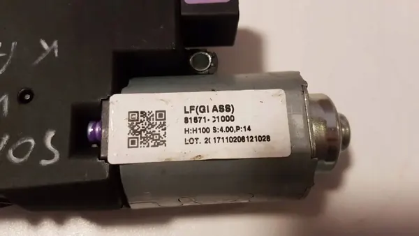 Moteur de toit ouvrant Hyundai OEM 81671C1000 - Occasion image 9