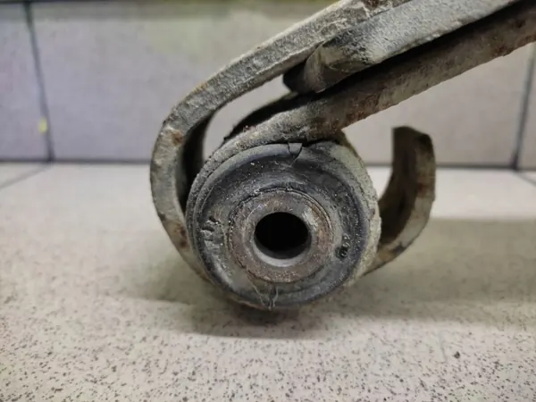 RESOR Vänster Framfjädring för Mercedes 207/310 T1 2.9 D image 3