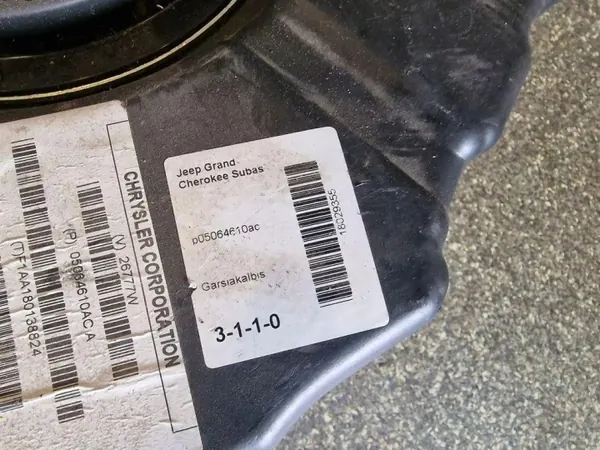 Jeep Cherokee ljudsystem OEM 05064610AC 3.6L 2013 image 4