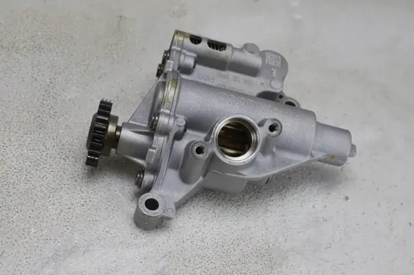 Bomba de aceite VW usada OEM 06K344 para 2.0L gasolina image 3