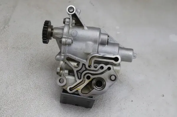Bomba de aceite VW usada OEM 06K344 para 2.0L gasolina image 4