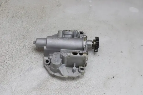 Bomba de aceite VW usada OEM 06K344 para 2.0L gasolina image 6
