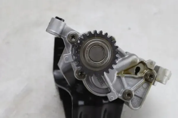 Bomba de aceite VW usada OEM 06K344 para 2.0L gasolina image 7