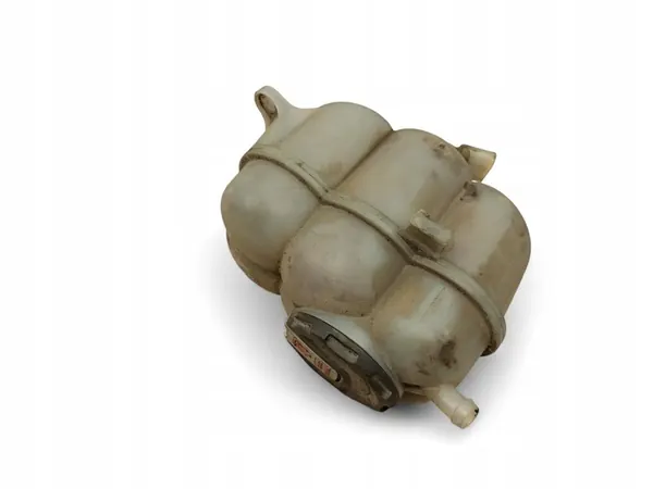 Audi Q7 4M Kühlmittelbehälter image 5