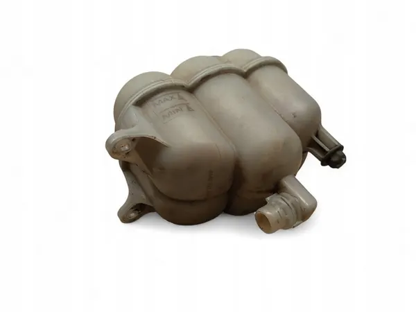 Audi Q7 4M Kühlmittelbehälter image 6