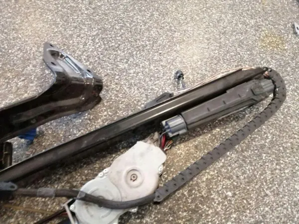 Mecanismo Puerta Trasera Izquierda OEM 04894993AFA image 3