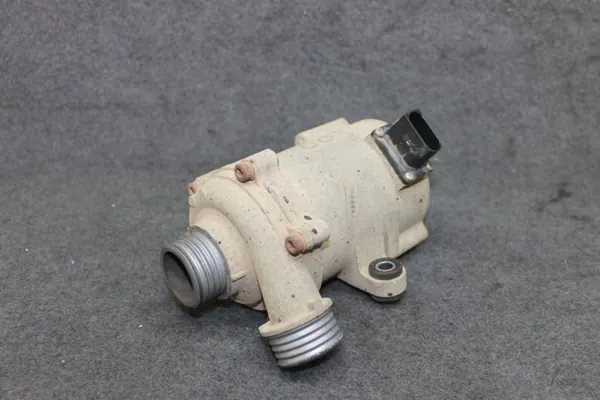 BMW N20 extra vattenpump OEM 7597715 image 2