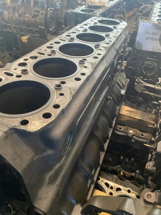MAN D2876 motorblock 360hk - naket block image 2