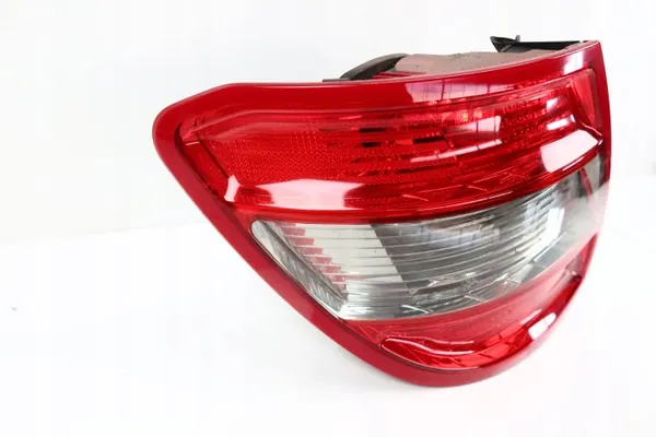 Feu arrière gauche Mercedes W204 OEM 2048203764 image 5