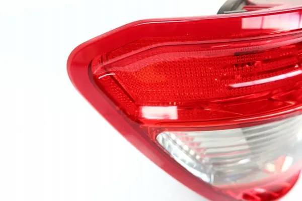 Feu arrière gauche Mercedes W204 OEM 2048203764 image 6