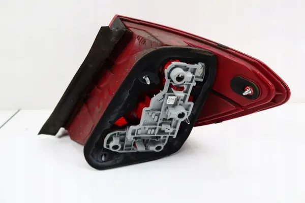 Feu arrière gauche Mercedes W204 OEM 2048203764 image 8