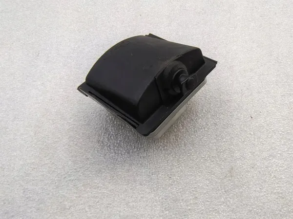 Actuador tapa combustible Mercedes OEM A0008206212 image 2