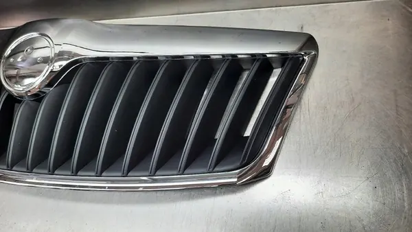 Grill Skoda Octavia II Lift 08-13R OEM 1Z0853668A image 2
