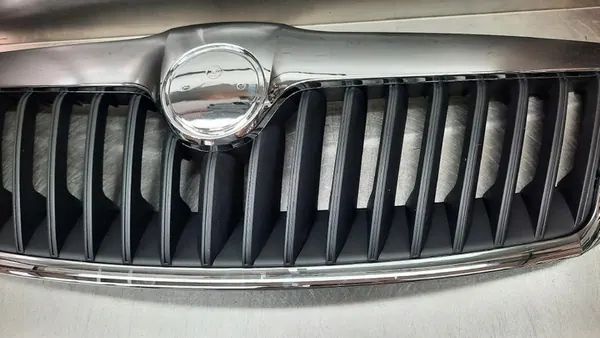 Grill Skoda Octavia II Lift 08-13R OEM 1Z0853668A image 3