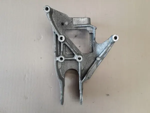 Soporte Suspensión Cabina Scania OEM 1409342 - Usado image 3