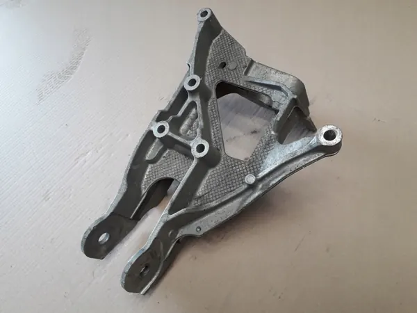 Soporte Suspensión Cabina Scania OEM 1409342 - Usado image 4