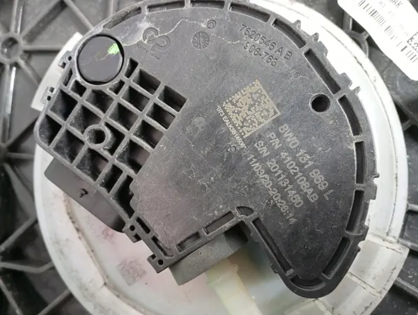 Audi AdBlue-tank & Pump OEM 4067403AK - Begagnad image 7