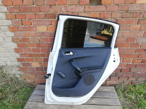 Höger bakdörr Peugeot 208 12-20 image 4