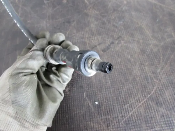 Cable de embrague Ford usado OEM PRZEWÓD SPRZĘGŁA KOMBI image 4
