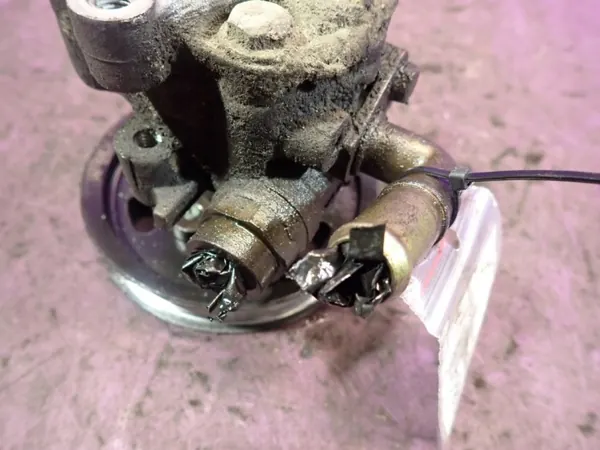 Audi A4 B5 97-01 Lift 1.9 TDI 116KM AJM Bomba dirección image 5