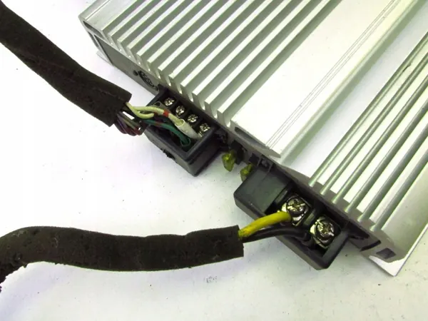 Volvo C70 I Stereo-Verstärker OEM 3533798 - Gebraucht image 3
