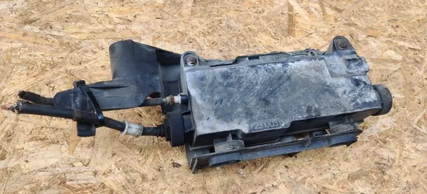Renault Scenic II sähköinen käsijarru OEM 8200343471 image 3