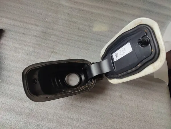 VOLVO V60 II 2018 Tampa de Combustível LAK-614 image 4