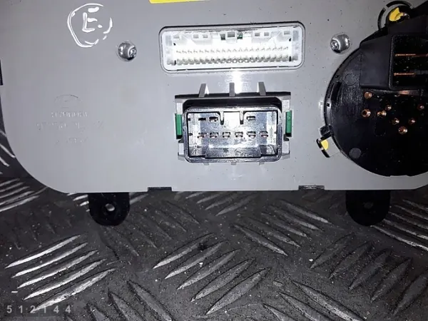 Módulo controle AC Hyundai OEM 972502L170 - Usado image 3