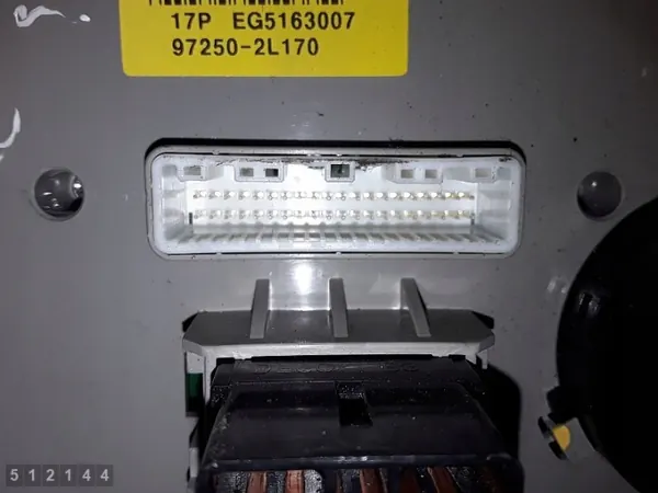 Módulo controle AC Hyundai OEM 972502L170 - Usado image 4