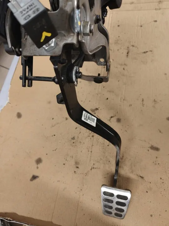 Kopplingspedal OEM 328023Z500 för Hyundai i40 image 2