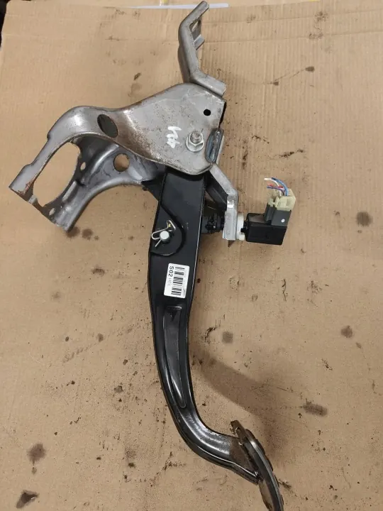 Kopplingspedal OEM 328023Z500 för Hyundai i40 image 3