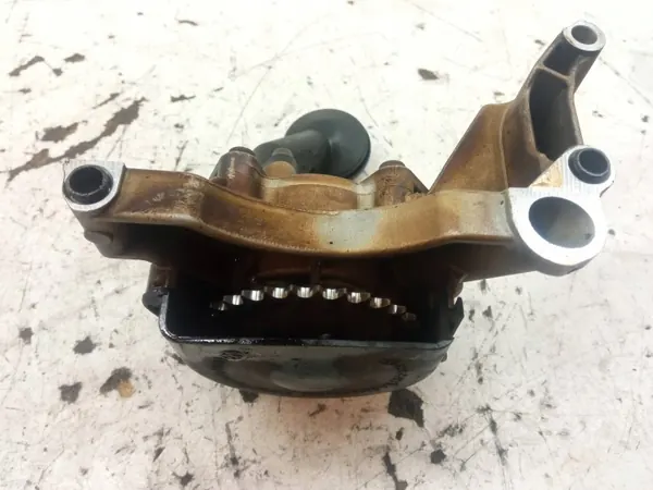Bomba de aceite usada OEM 03C103669 Skoda Roomster image 3