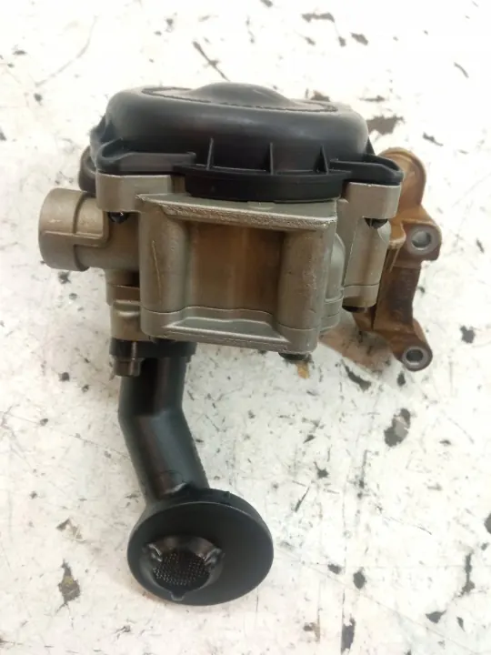 Bomba de aceite usada OEM 03C103669 Skoda Roomster image 5