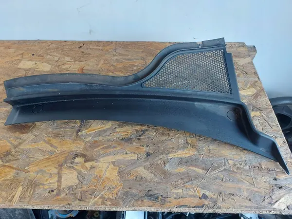 VW Tiguan Vindrutstätning OEM 5N1819404 - Begagnad image 2