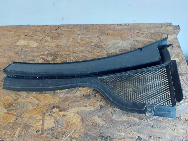 VW Tiguan Vindrutstätning OEM 5N1819404 - Begagnad image 3