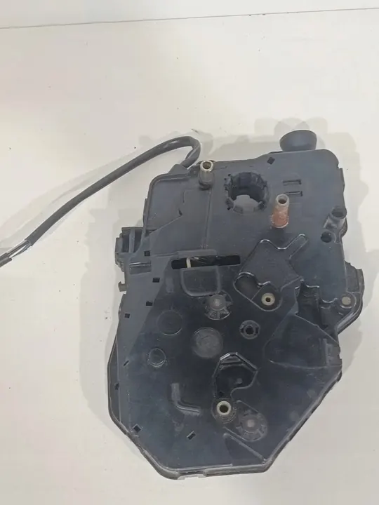 VW T5 MULTIVAN CADDY III Baklucka Lås image 8