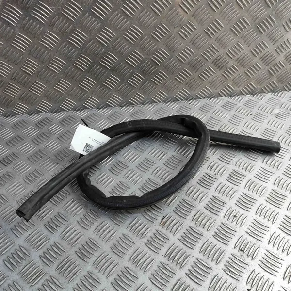 Junta do capô VW Amarok OEM 2H0823737B 2018 image 3