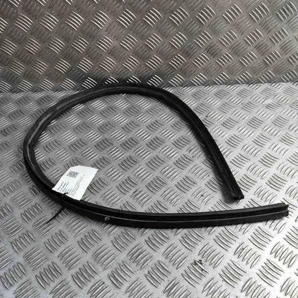 Junta do capô VW Amarok OEM 2H0823737B 2018 image 4