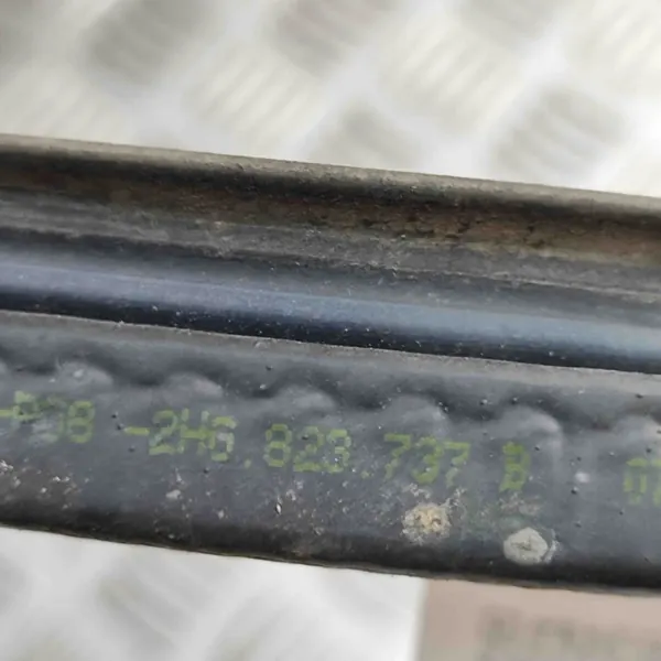 Junta do capô VW Amarok OEM 2H0823737B 2018 image 6