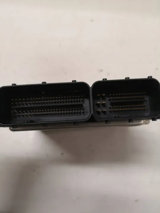 Moottorin ohjausyksikkö BMW E60 E61 3.0 D 0281013500 image 2