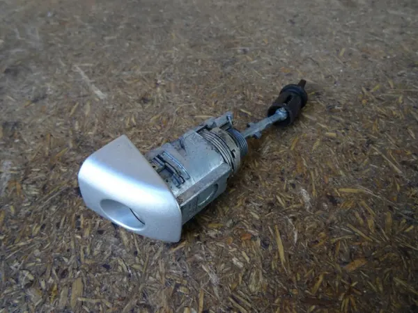 Schloss-Einsatzstopfen OEM 8T2837168 für Audi A4 B8 A5 image 2