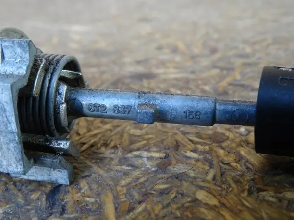 Schloss-Einsatzstopfen OEM 8T2837168 für Audi A4 B8 A5 image 4