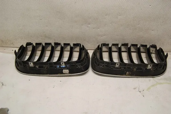 BMW X3 F25 Kidney Grille Set 2010-2017 OEM 51117210726 image 3