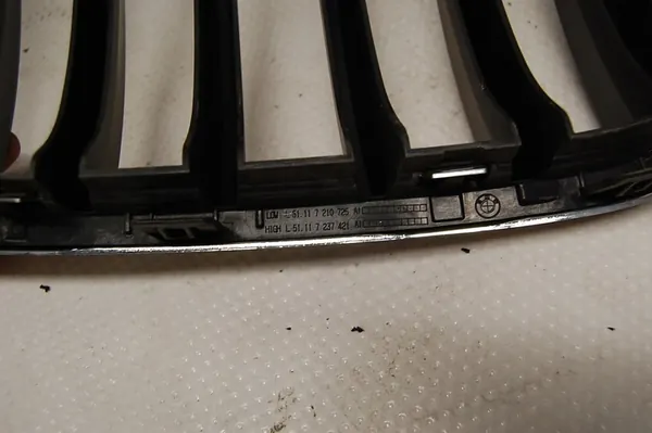 BMW X3 F25 Kidney Grille Set 2010-2017 OEM 51117210726 image 4