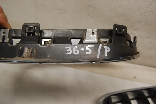 BMW X3 F25 Kidney Grille Set 2010-2017 OEM 51117210726 image 7