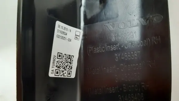 Volvo V60 II Oikea etuoven kynnyssuoja OEM 31468391 image 10