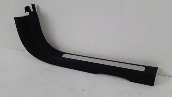 Volvo V60 II Oikea etuoven kynnyssuoja OEM 31468391 image 3